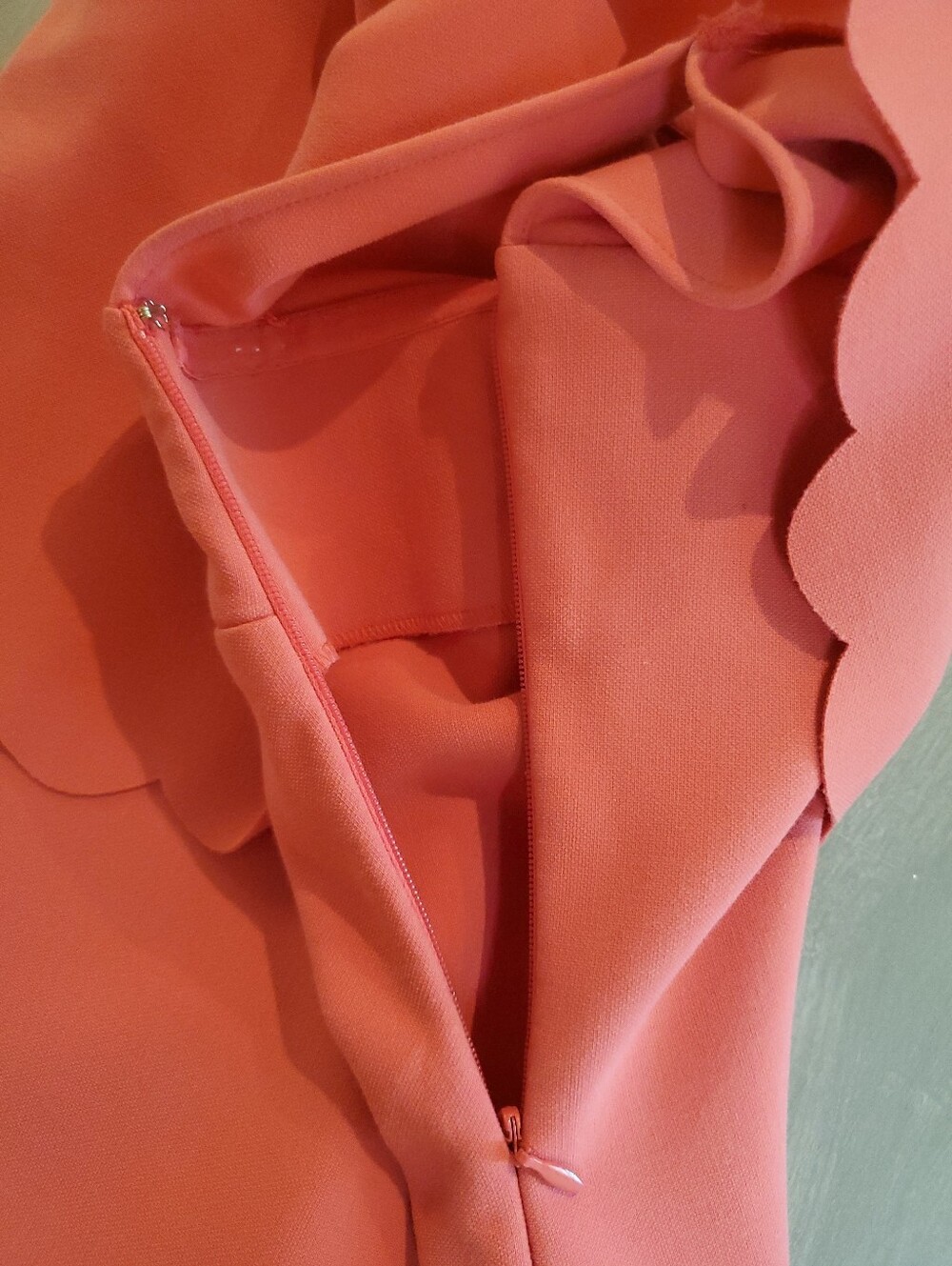 Likely Strapless Scallop-Trim Flamingo Color Midi Dress Bodycon Women's Size 4 - Picture 7 of 10